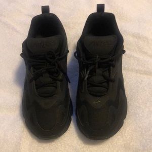 Nike Air Max 200 triple black women size 8. AT6175-003
